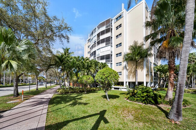 Building Photo - 555 Crandon Blvd