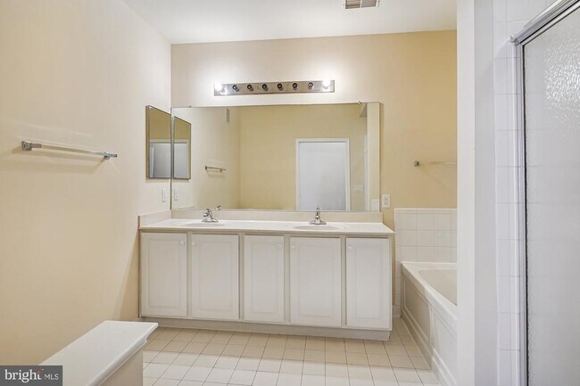 Building Photo - 12824 Clarksburg Square Rd