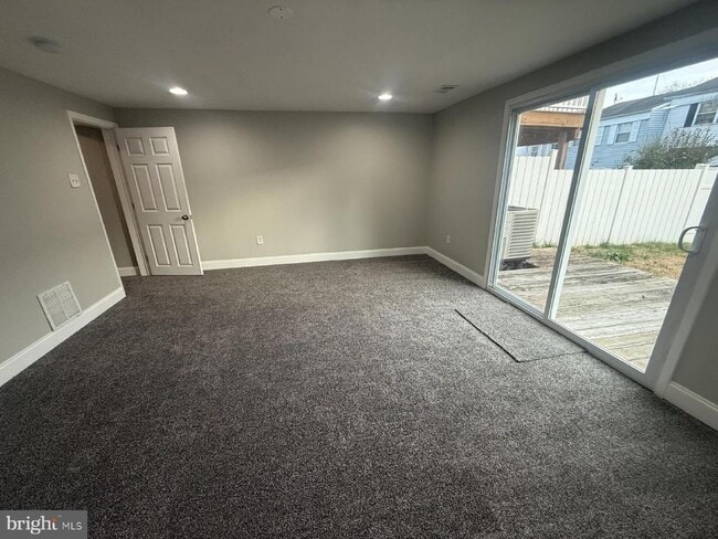 Building Photo - 5 Bohn Ct