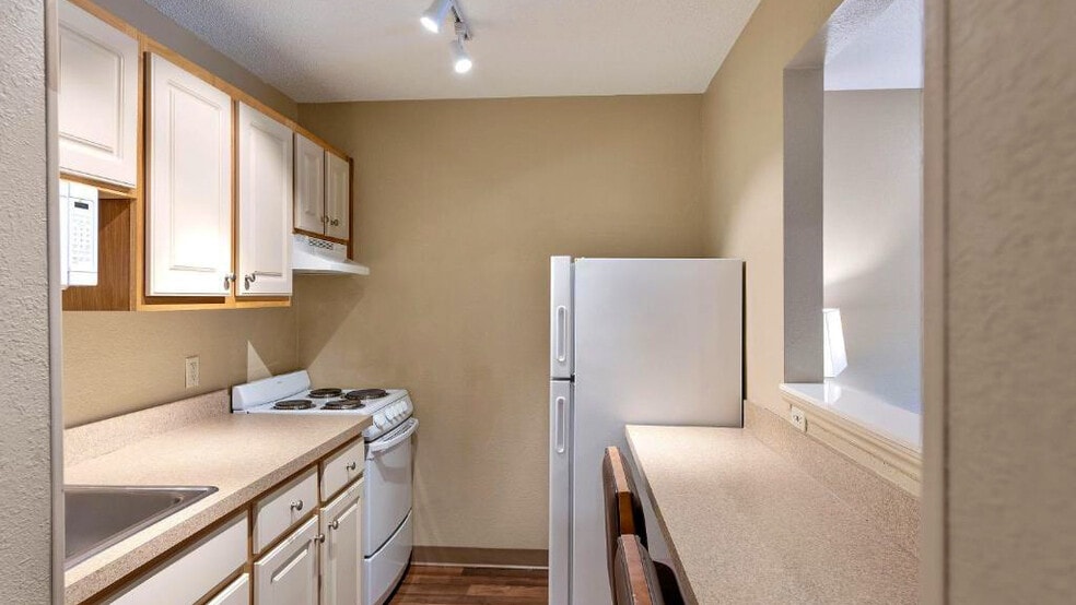 Building Photo - 5830 Westpark Dr