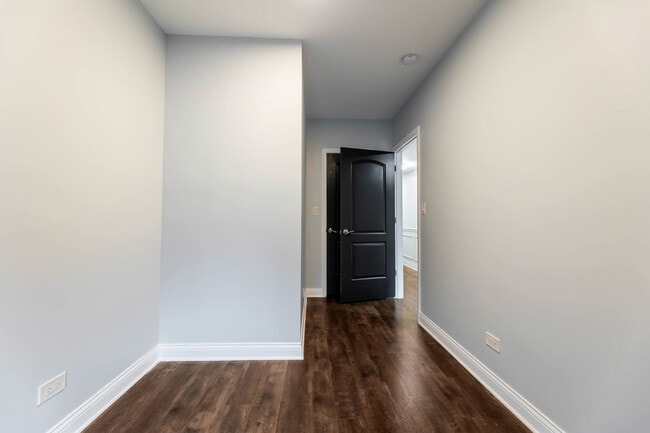 Building Photo - 6833 S Champlain Ave