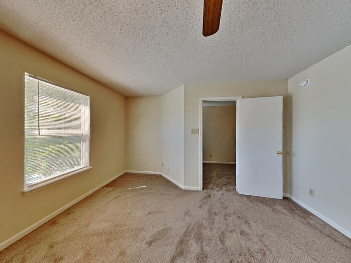 Building Photo - 9140 Amberleigh Dr