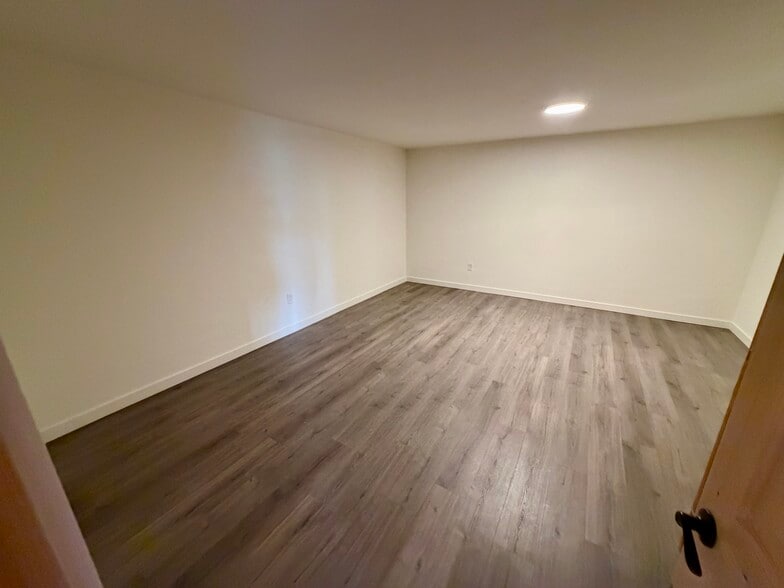 Basement Side Room - 5014 Justin Ln