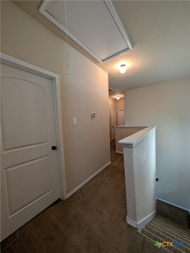 Building Photo - 1028 Brown Rock Dr