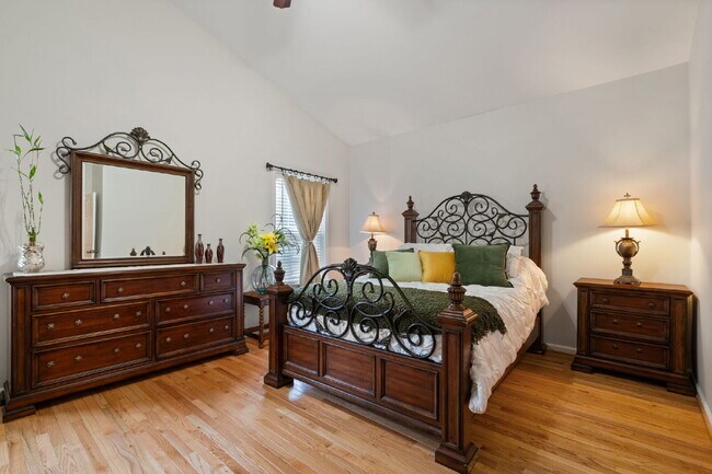 Building Photo - ***Amazing opportunity to rent this beauti...