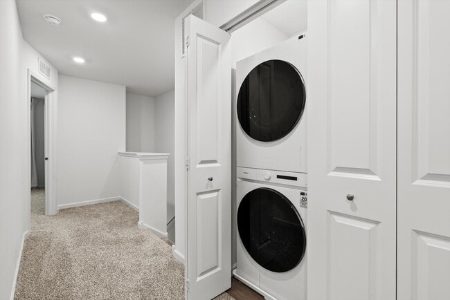 Building Photo - 343 Summit Cir