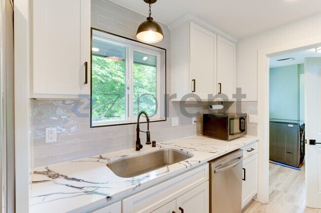 Building Photo - 511 SW 120th St