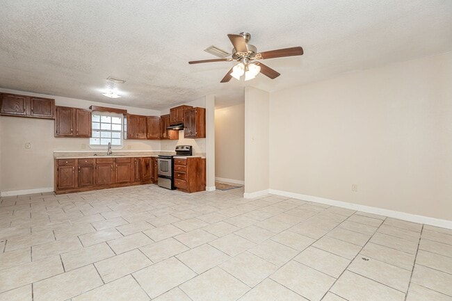 Building Photo - 3 Bedroom home in Gautier