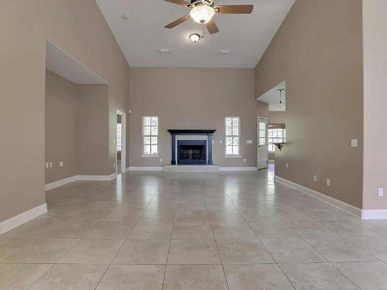 Building Photo - 103 Par Ct