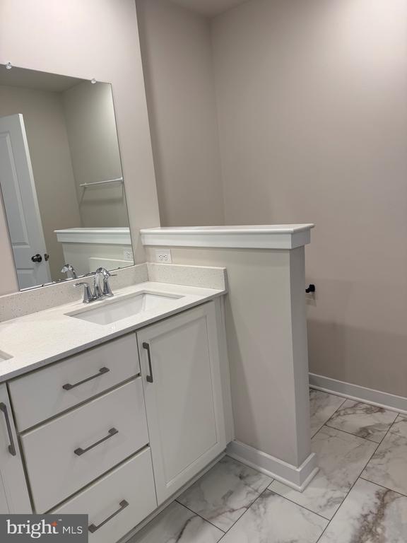 Building Photo - 83 Four Leaf Dr