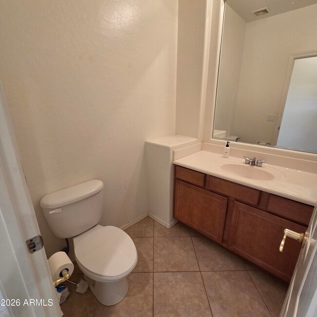 Building Photo - 2709 W Redwood Ln