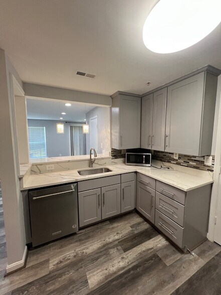 Building Photo - 4801 Waltonshire Cir