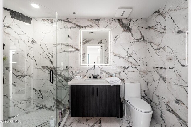 Building Photo - 1040 E Osborn Rd