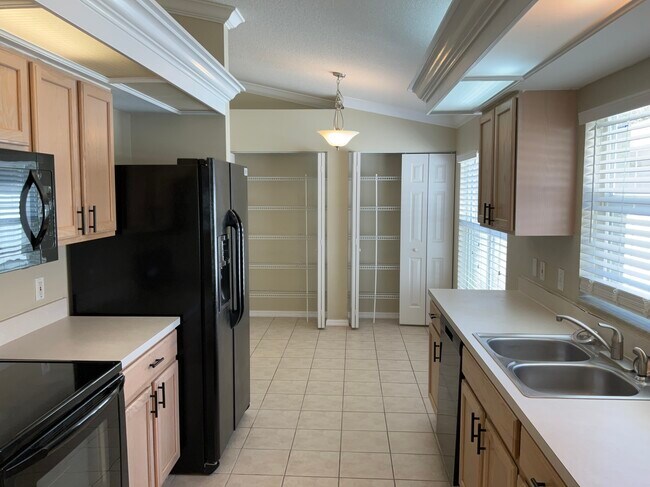 Building Photo - 27512 Sky Lake Cir