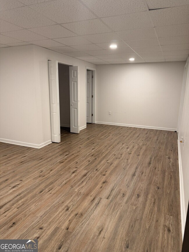Building Photo - 640 Valerie Cir