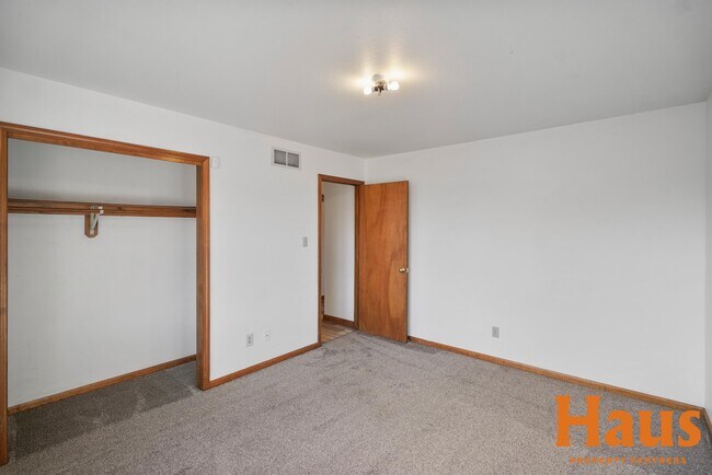 Building Photo - 1839 SE 43rd Terrace