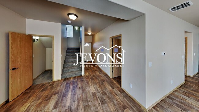 Building Photo - 708 N 29th Ave