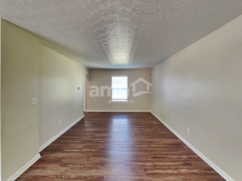 Building Photo - 275 Monarch Dr