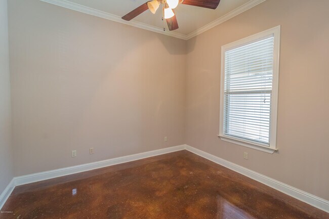 Building Photo - 145 Treasure Cove