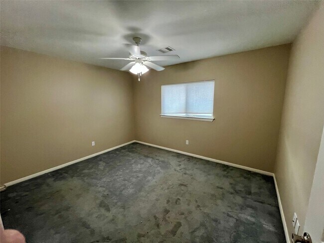 Building Photo - 9311 E Lakeside Dr