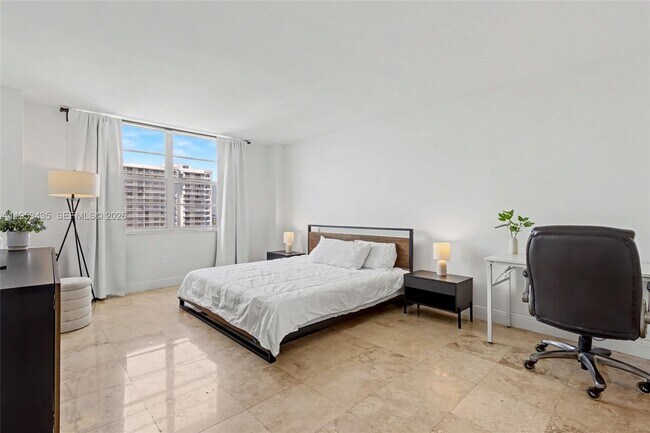 Building Photo - 2851 NE 183rd St