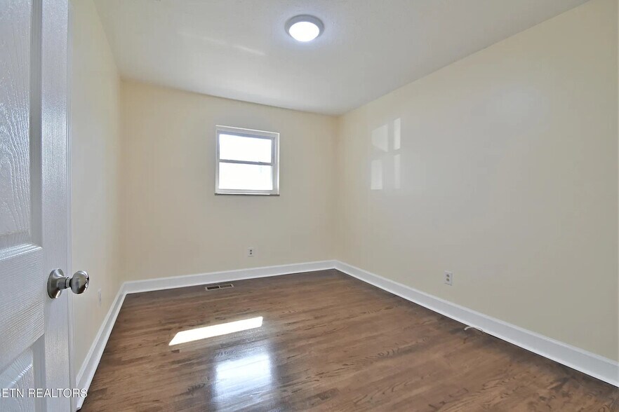 Building Photo - 829 Noragate Rd