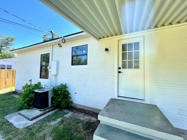 Building Photo - 2321 Glendale Dr