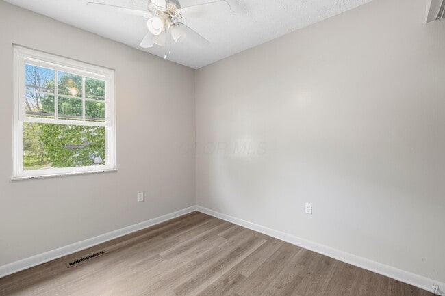 Building Photo - 5175 Threshing Ct