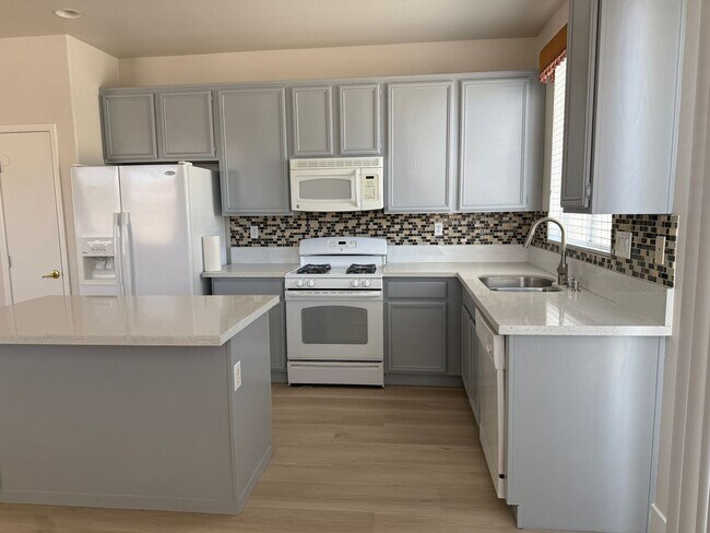 Building Photo - 3bd/2bath Single Story Home!
