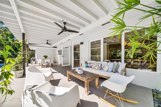 Building Photo - 1010 Placetas Ave