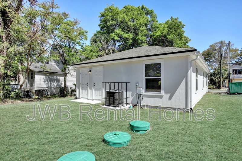 Building Photo - 1328 Evergreen Ave