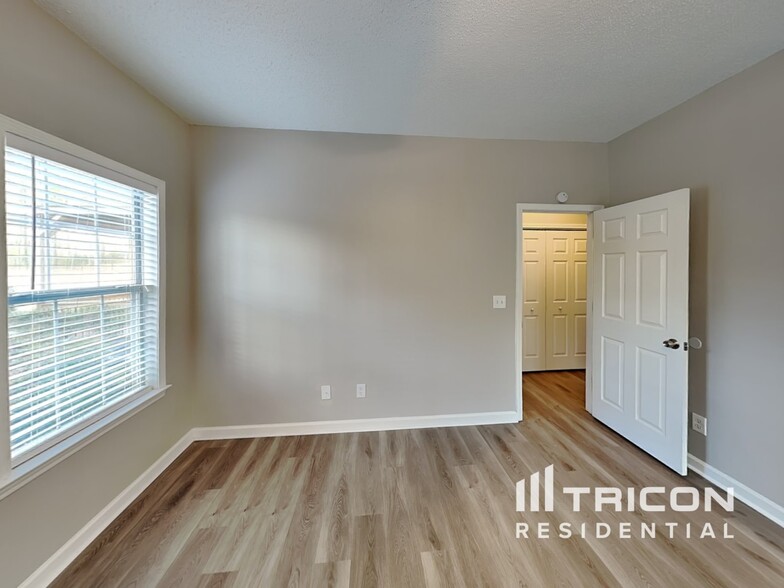 Building Photo - 227 Piedmont Dr