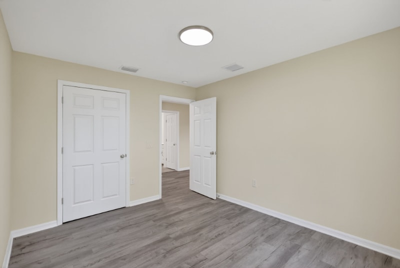 Building Photo - 916 23rd St E