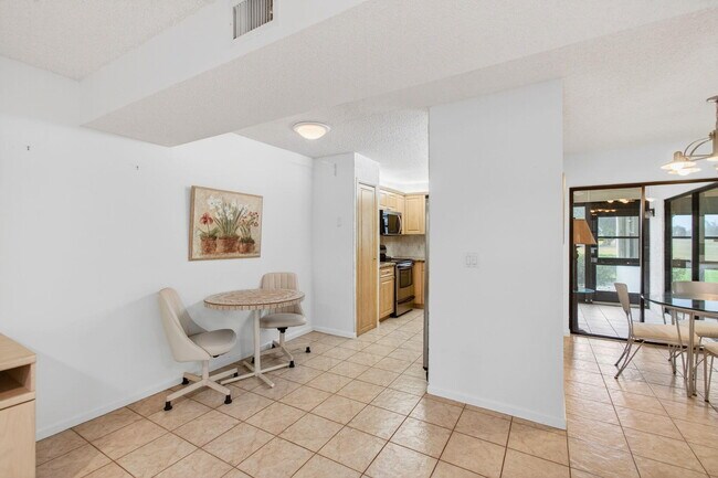 Building Photo - 5851 Parkwalk Dr