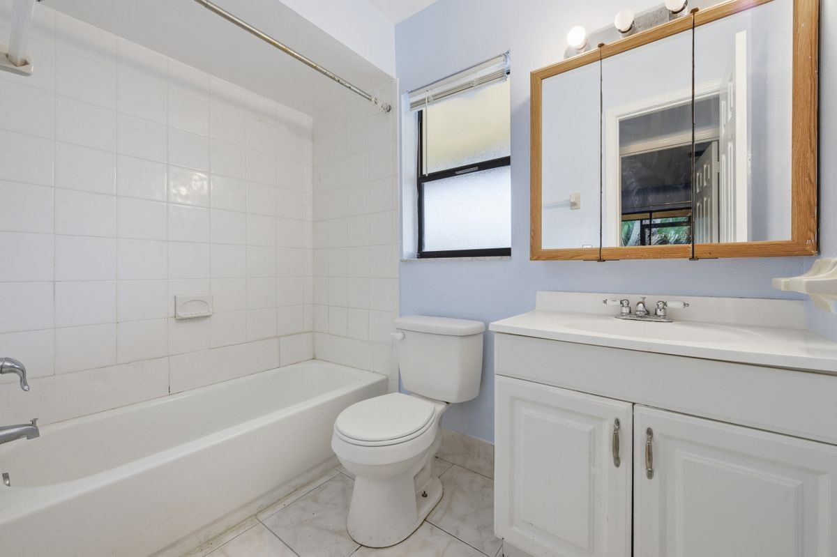 Building Photo - 506 Glenwood Dr