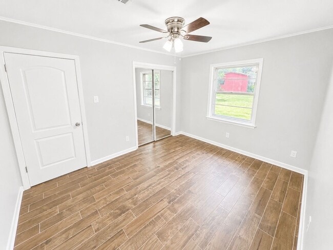 Building Photo - Charming 3-Bedroom Home with Spacious Backyard!