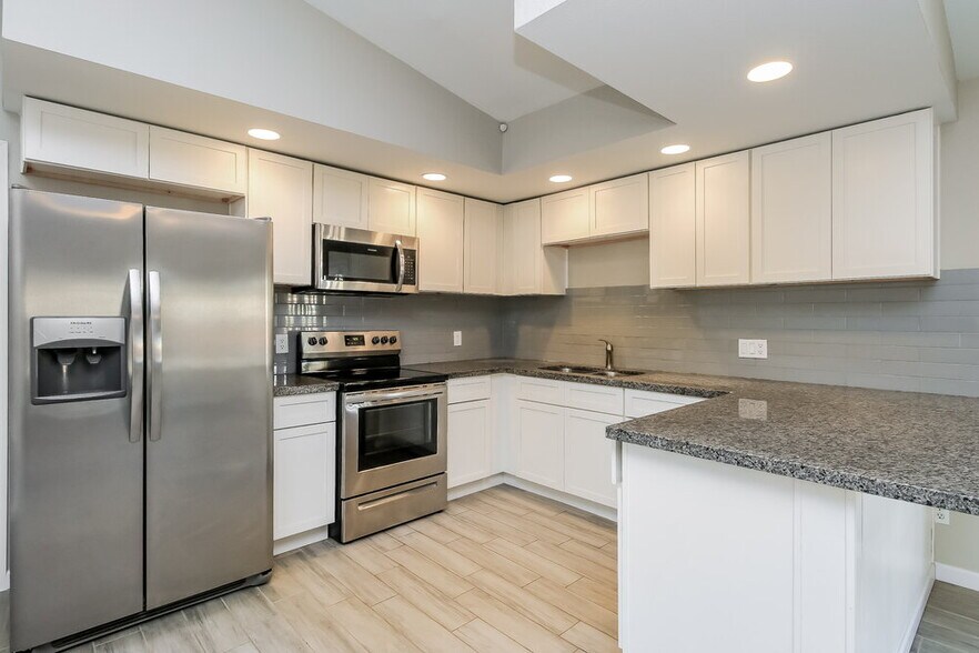 Building Photo - 238 E Houston Ave