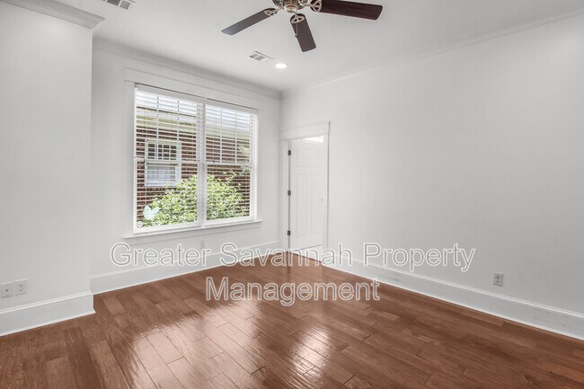 Building Photo - 419 E 54th St