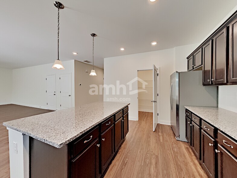 Building Photo - 1920 Brook Enclave Trail