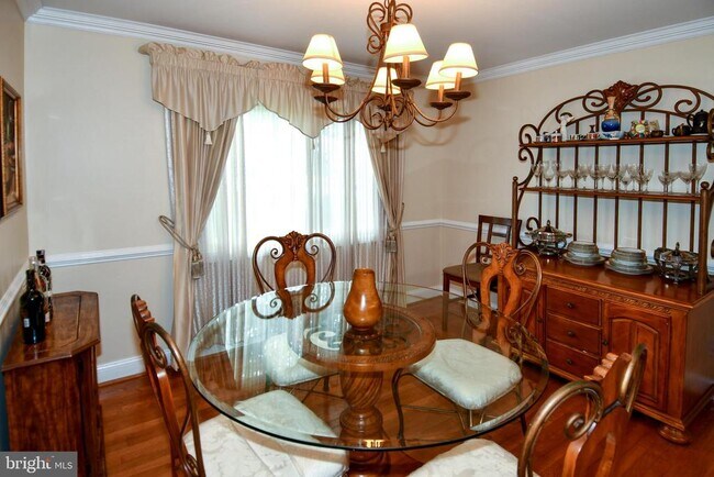 Building Photo - 9401 Hickory View Pl