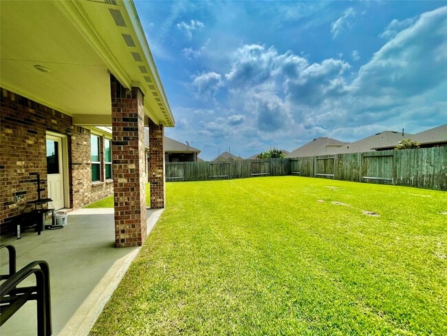 Building Photo - 23511 Villatora Dr