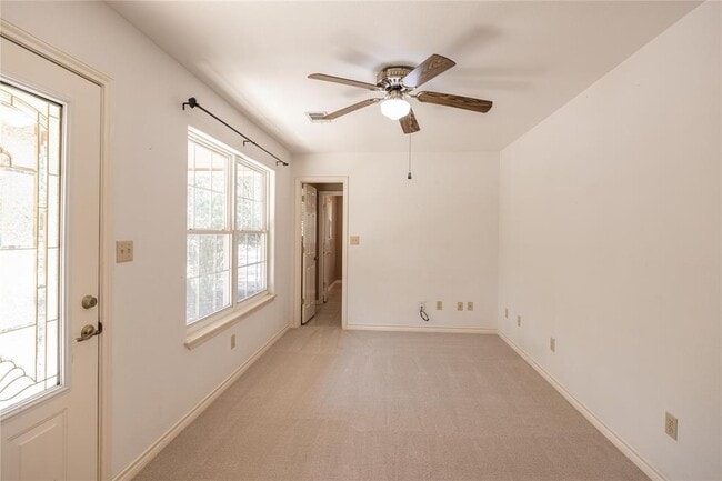 Building Photo - 105 Ridge Oak Dr