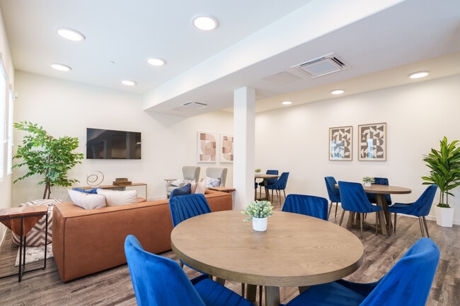 Clubhouse - Serra Apartments