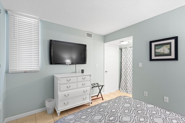 Building Photo - Fully Furnished 2BR/2BA at Las Salinas with Pool, Gym & Parking for Two