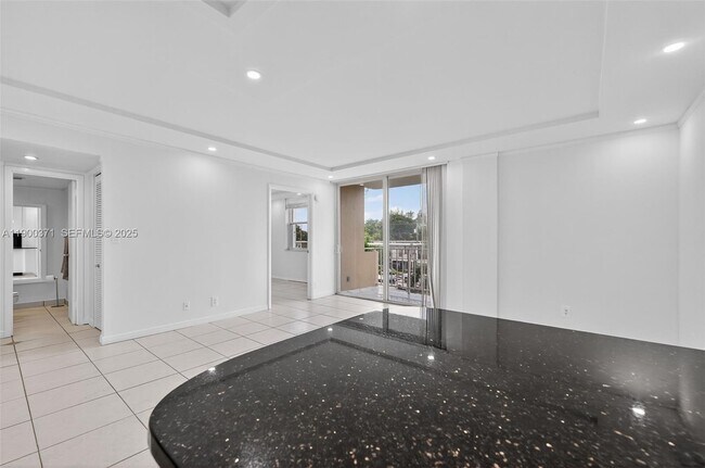 Building Photo - 1050 SE 15th St