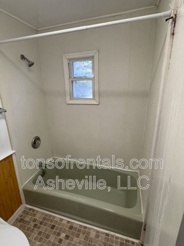 Building Photo - 418 Old Buckeye Cove Rd