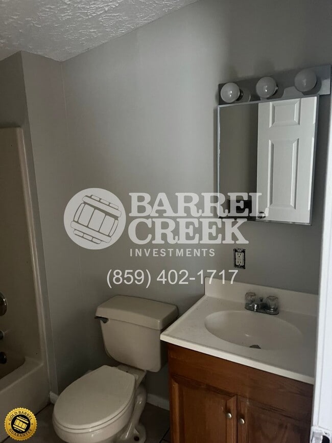 Building Photo - 3-Bed 2-Bath House