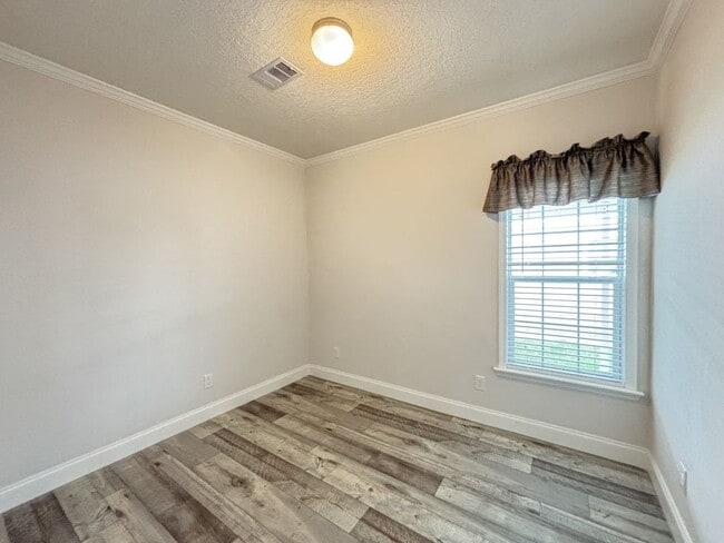Building Photo - 7416 44th Terrace N