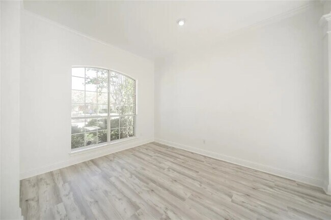 Building Photo - 4824 Holly Berry Dr