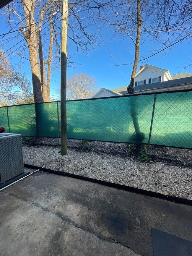 Building Photo - Townhomes at Humboldt Place- Fully renovated and move in ready 2 bedroom unit!